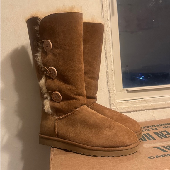 UGG Bailey Button - Picture 7 of 7